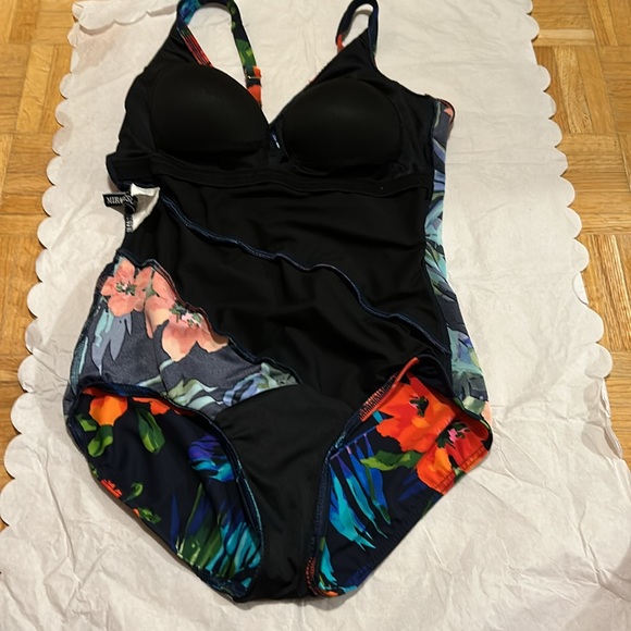Miraclesuit - Picture 5 of 10
